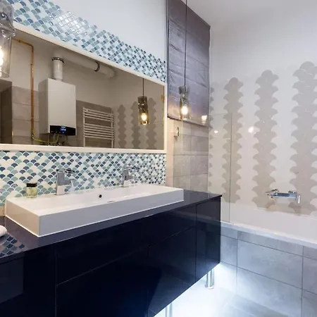 Grand & Luxurious In The Heart Of Budapest, 2br & 2bt Апартаменты