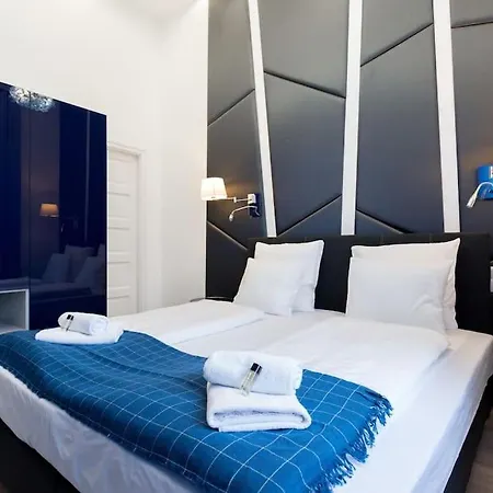 Grand & Luxurious In The Heart Of Budapest, 2br & 2bt Будапешт