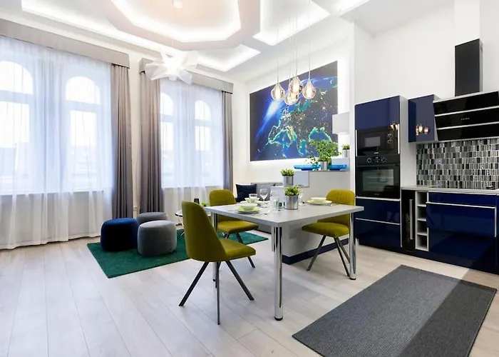 Grand & Luxurious In The Heart Of Budapest, 2br & 2bt *