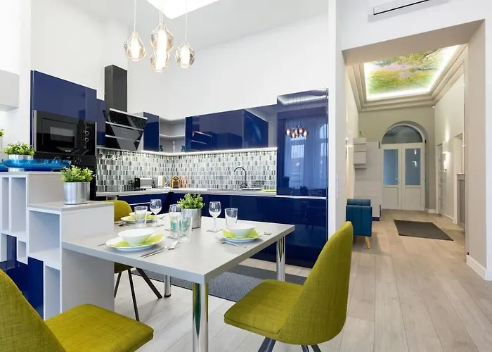 Grand & Luxurious In The Heart Of Budapest, 2br & 2bt *
